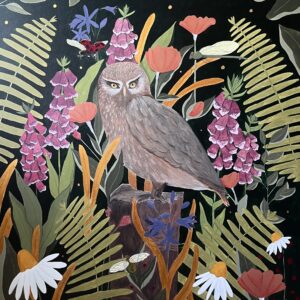 Peinture d'une chouette chevêche au milieu de la végétation