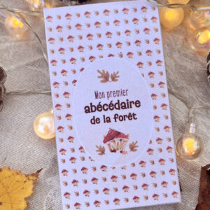 Photo d'un jeu de cartes pour enfant sur la forêt